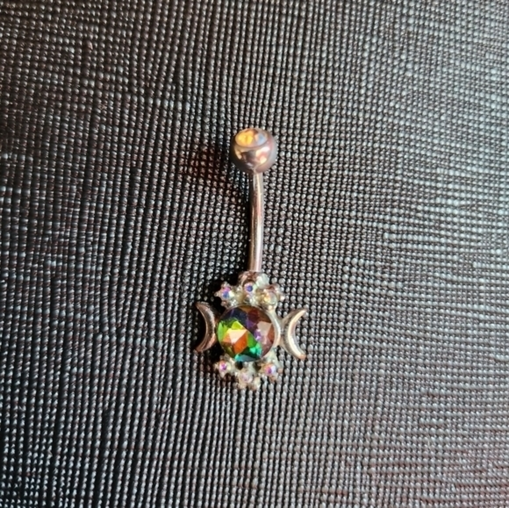 Belly ring‎